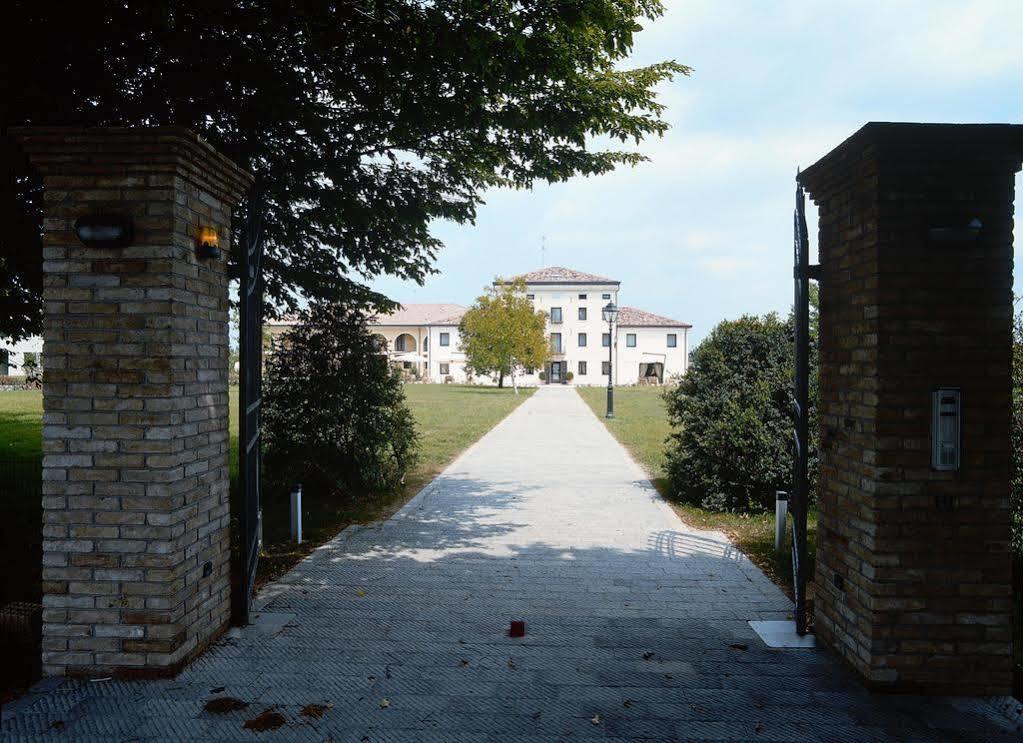 Hotel Villa Dei Carpini Oderzo Exterior foto